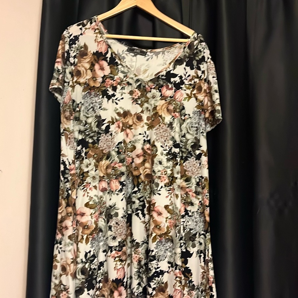 3x EUC black/brown flowery long top or tunic.  Great with leggings very pretty